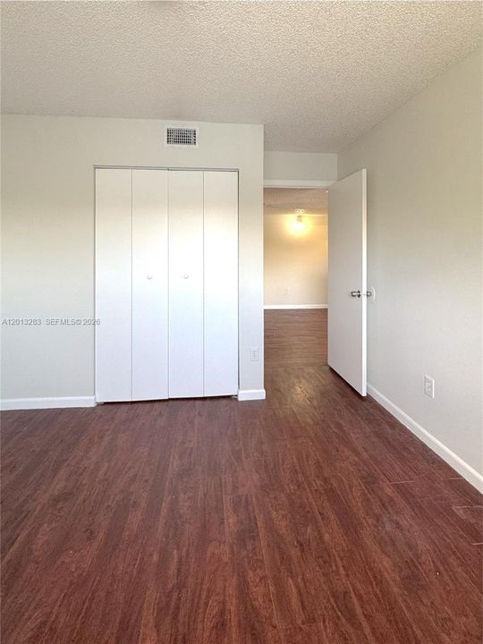 Active With Contract: $1,900 (2 beds, 1 baths, 884 Square Feet)