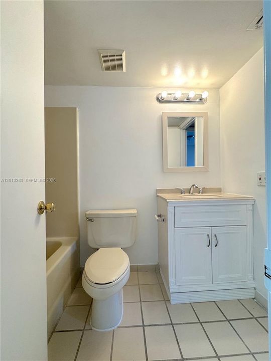 Active With Contract: $1,900 (2 beds, 1 baths, 884 Square Feet)