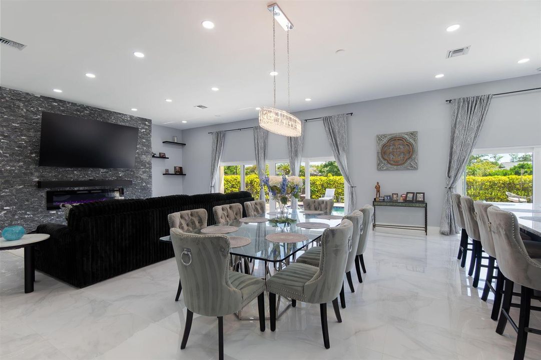 Dining room / living room