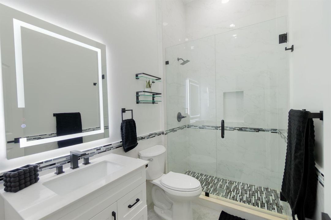 1st bedroom bath