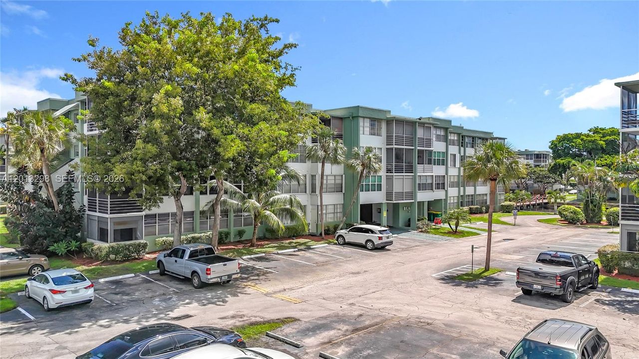 For Sale: $245,000 (2 beds, 2 baths, 1040 Square Feet)