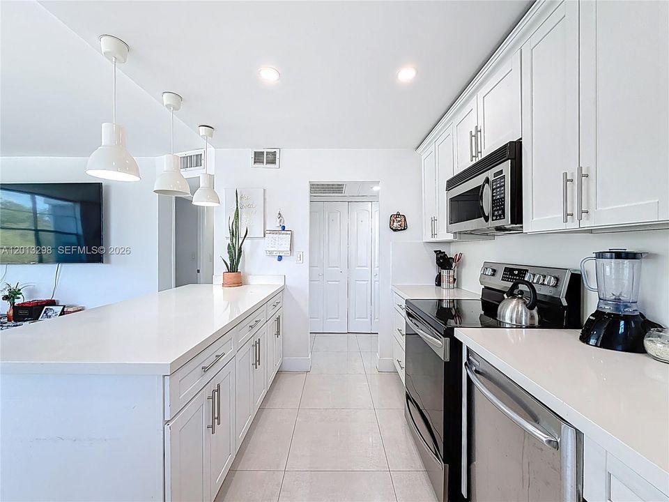 For Sale: $245,000 (2 beds, 2 baths, 1040 Square Feet)