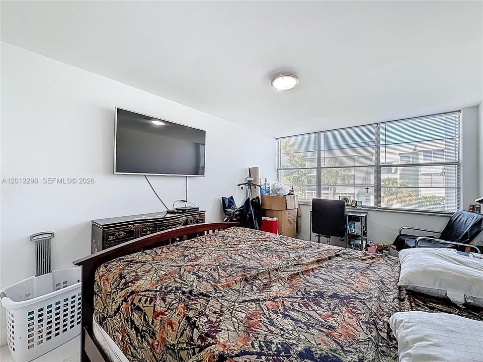 For Sale: $245,000 (2 beds, 2 baths, 1040 Square Feet)