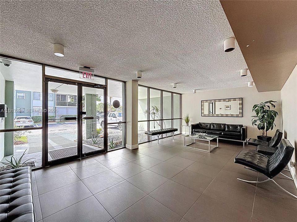 For Sale: $245,000 (2 beds, 2 baths, 1040 Square Feet)