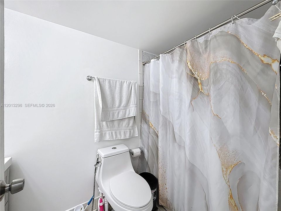 For Sale: $245,000 (2 beds, 2 baths, 1040 Square Feet)