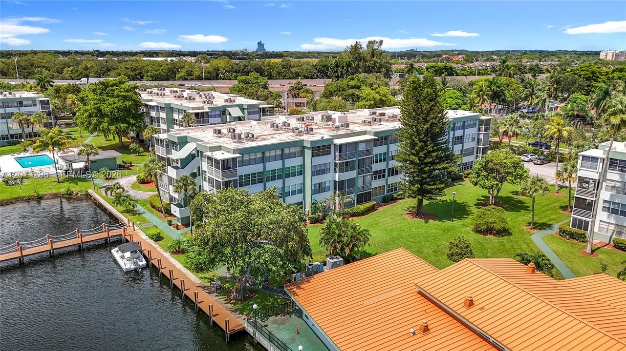 For Sale: $245,000 (2 beds, 2 baths, 1040 Square Feet)