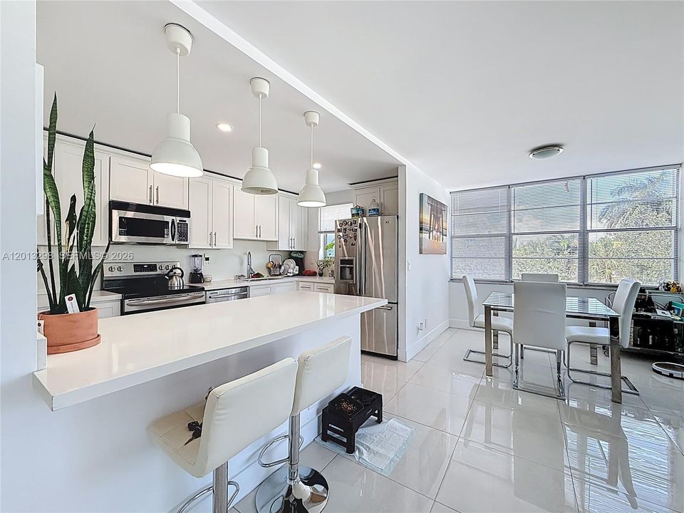 For Sale: $245,000 (2 beds, 2 baths, 1040 Square Feet)