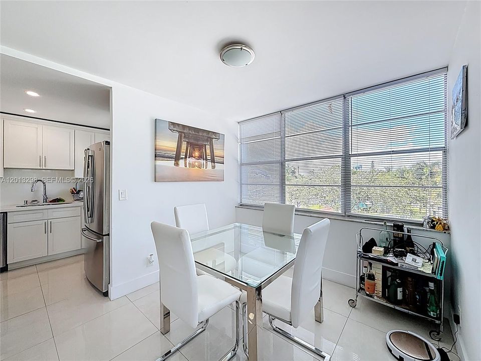 For Sale: $245,000 (2 beds, 2 baths, 1040 Square Feet)