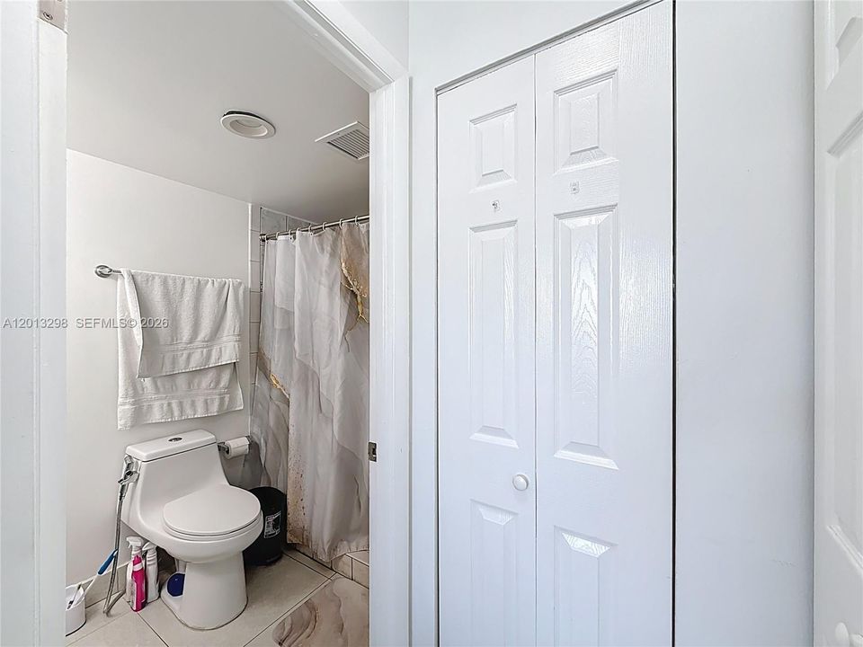 For Sale: $245,000 (2 beds, 2 baths, 1040 Square Feet)