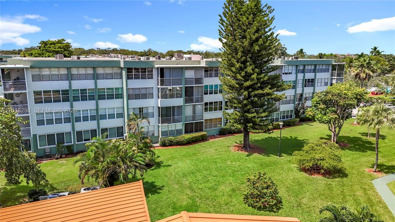 For Sale: $245,000 (2 beds, 2 baths, 1040 Square Feet)