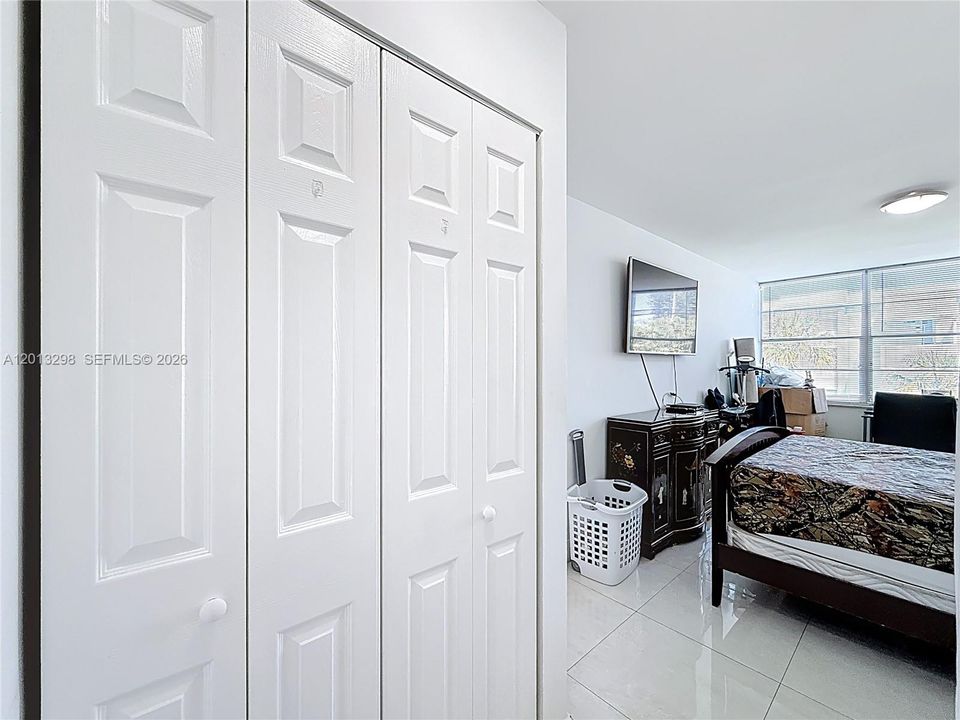 For Sale: $245,000 (2 beds, 2 baths, 1040 Square Feet)