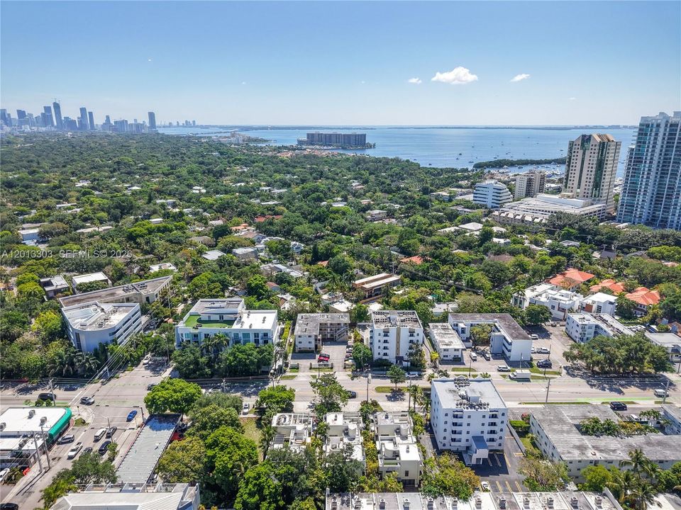 Active With Contract: $650,000 (2 beds, 2 baths, 960 Square Feet)