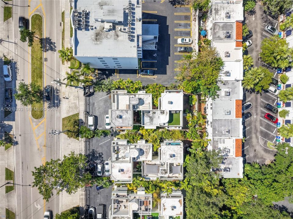 Active With Contract: $650,000 (2 beds, 2 baths, 960 Square Feet)
