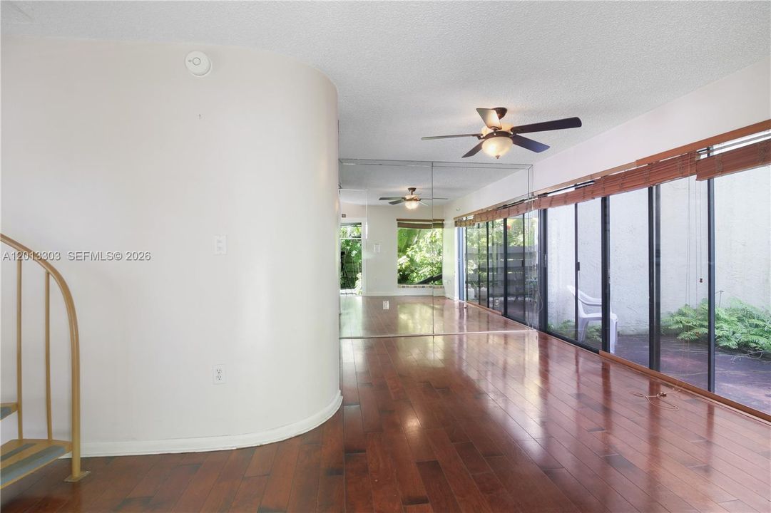 Active With Contract: $650,000 (2 beds, 2 baths, 960 Square Feet)