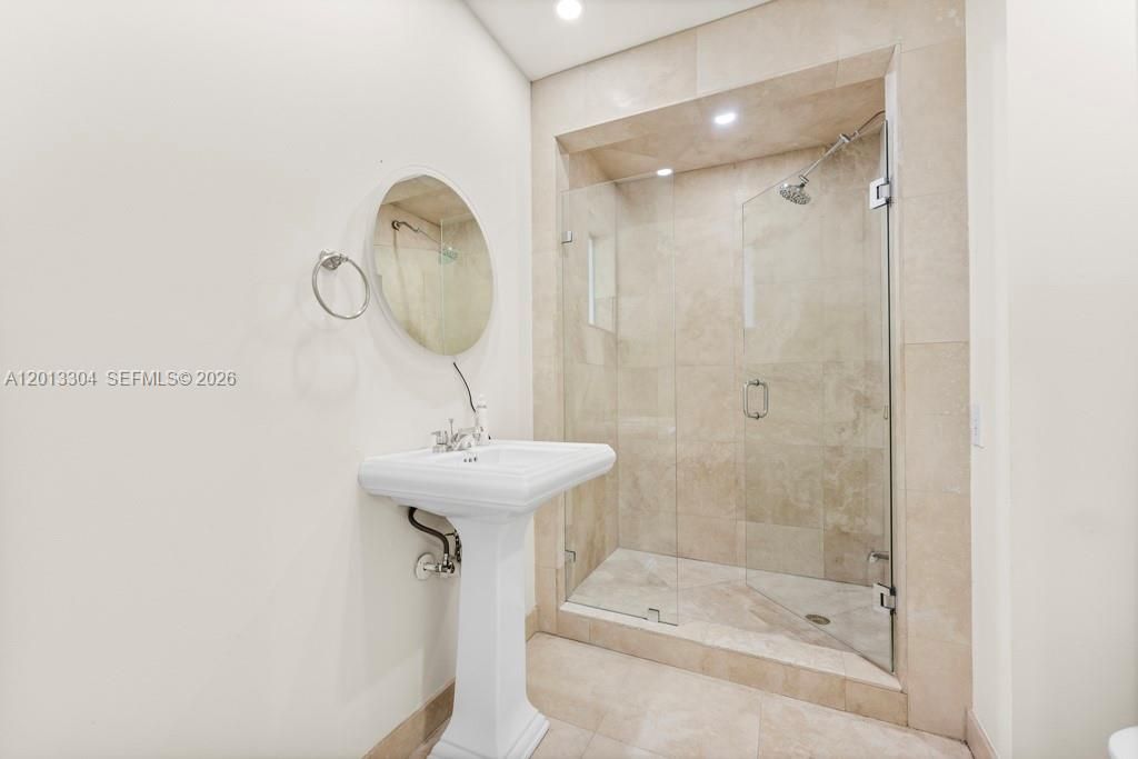 В аренду: $7,500 (5 спален, 3 ванн, 0 Квадратных фут)