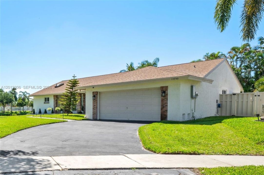 For Sale: $750,000 (3 beds, 2 baths, 1560 Square Feet)