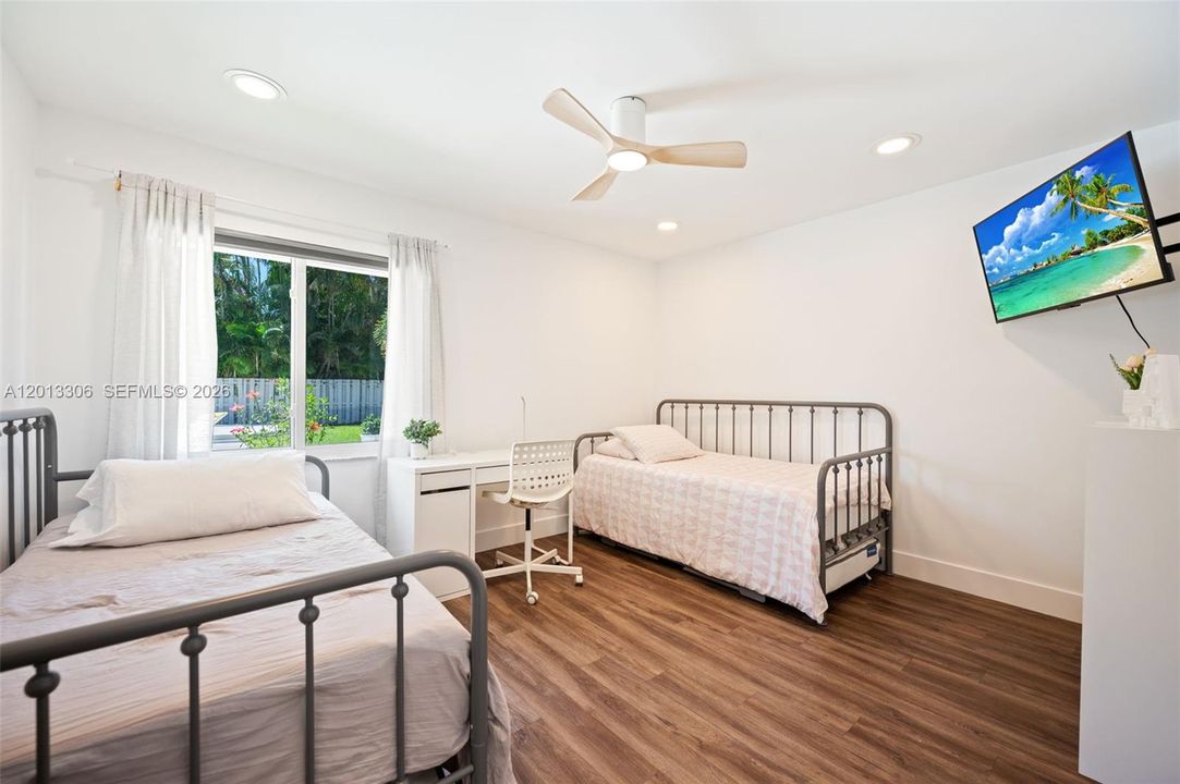 For Sale: $750,000 (3 beds, 2 baths, 1560 Square Feet)