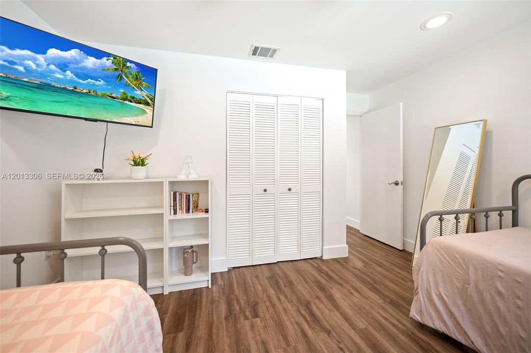 For Sale: $750,000 (3 beds, 2 baths, 1560 Square Feet)