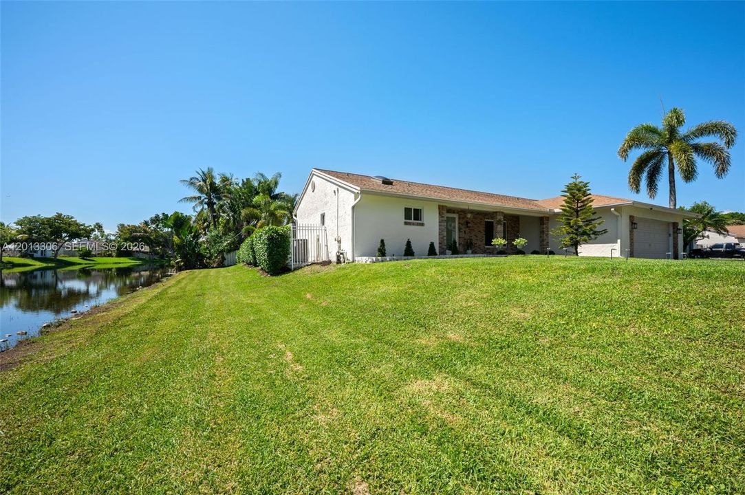 For Sale: $750,000 (3 beds, 2 baths, 1560 Square Feet)