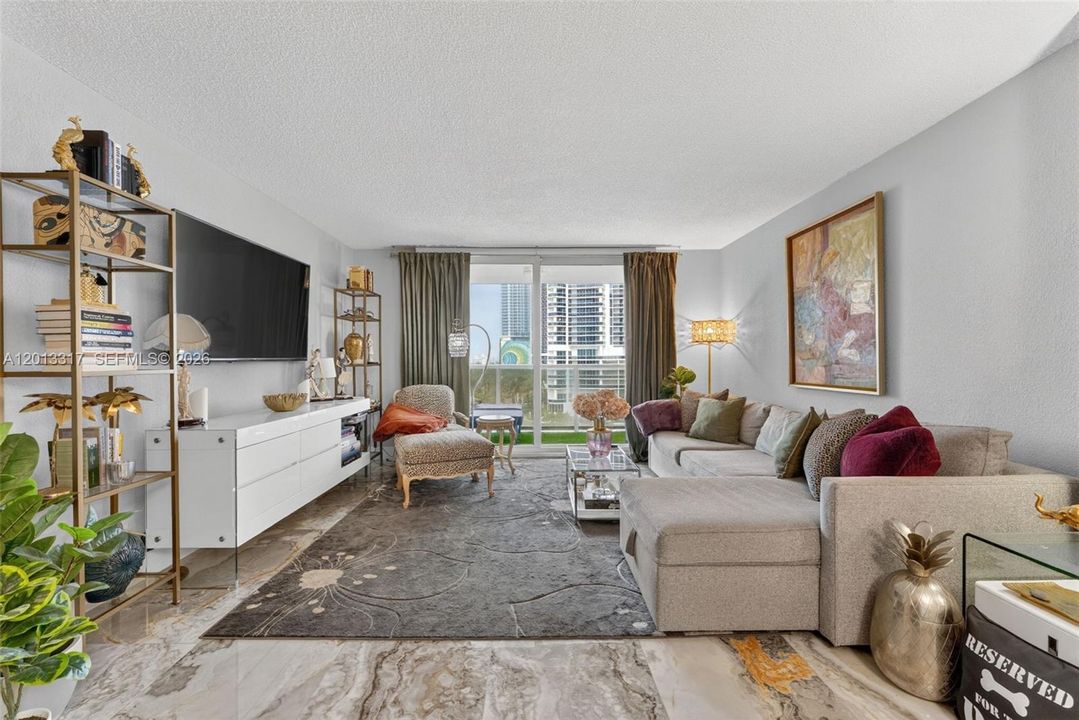 Activo con contrato: $409,999 (1 camas, 1 baños, 960 Pies cuadrados)