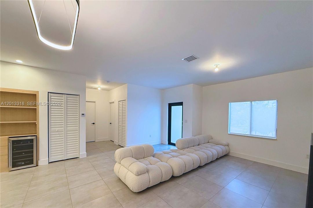 В аренду: $6,800 (4 спален, 2 ванн, 1786 Квадратных фут)