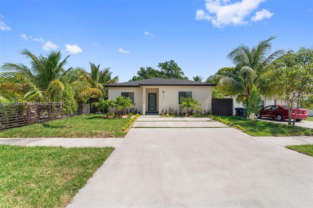В аренду: $6,800 (4 спален, 2 ванн, 1786 Квадратных фут)