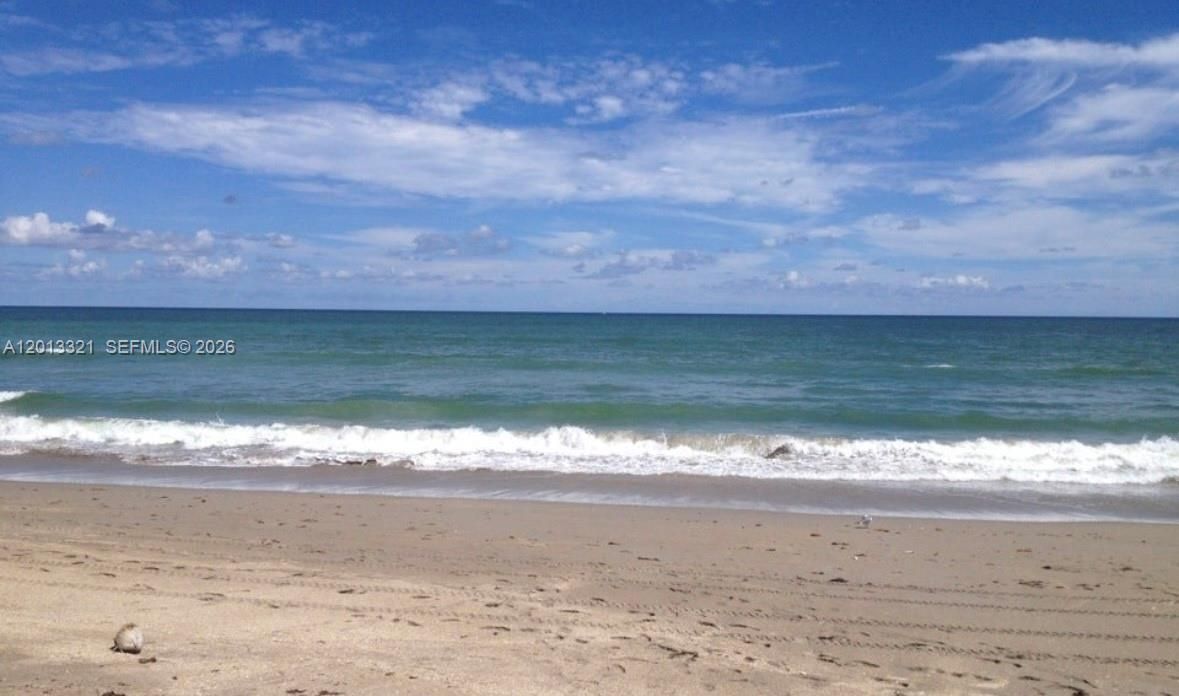 Stuart Beach daytime