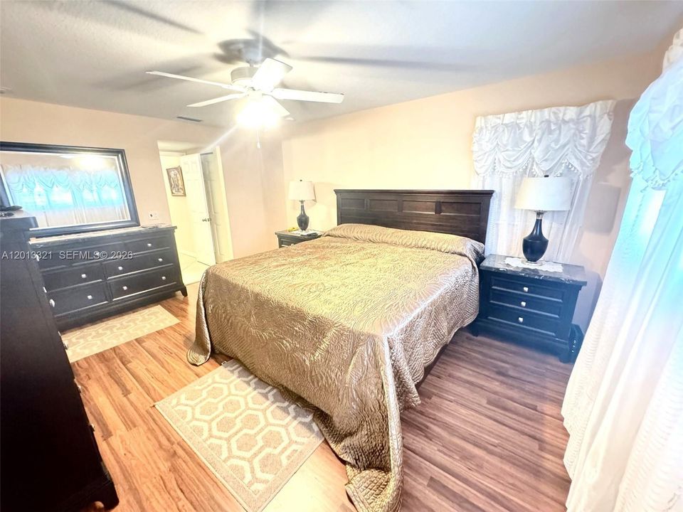 For Rent: $2,000 (2 beds, 2 baths, 1078 Square Feet)