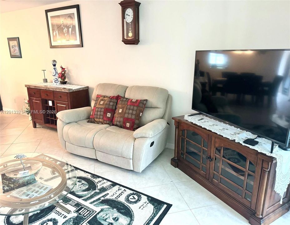 For Rent: $2,000 (2 beds, 2 baths, 1078 Square Feet)