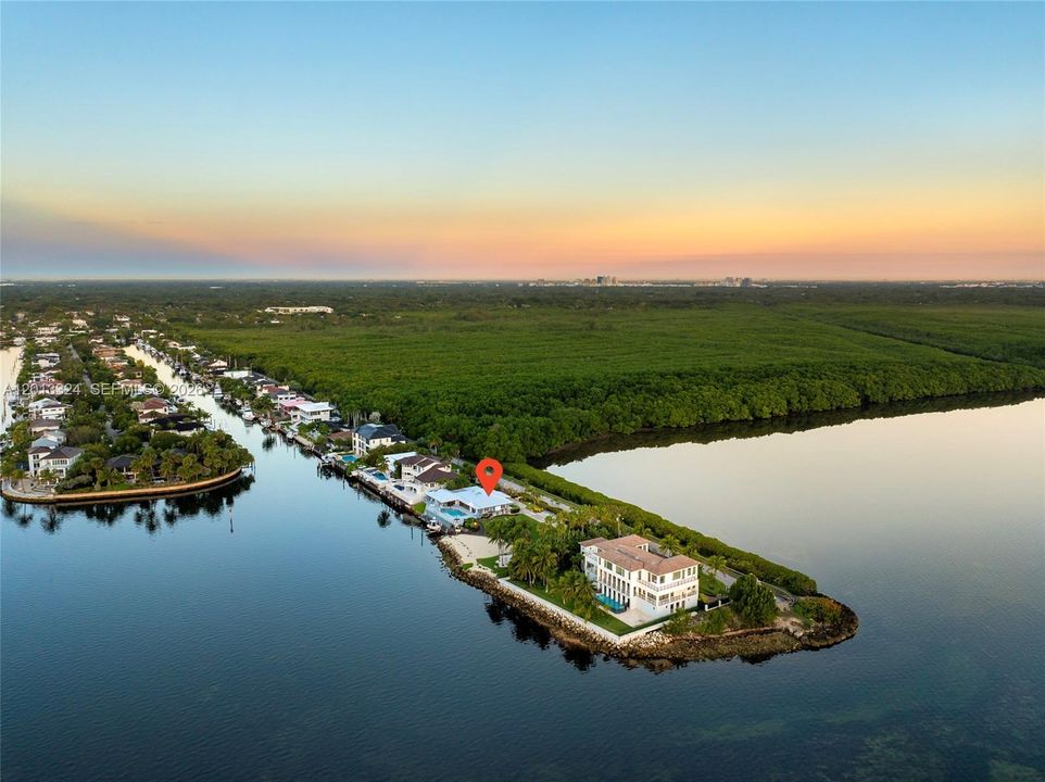 На продажу: $19,800,000 (0.73 acres)