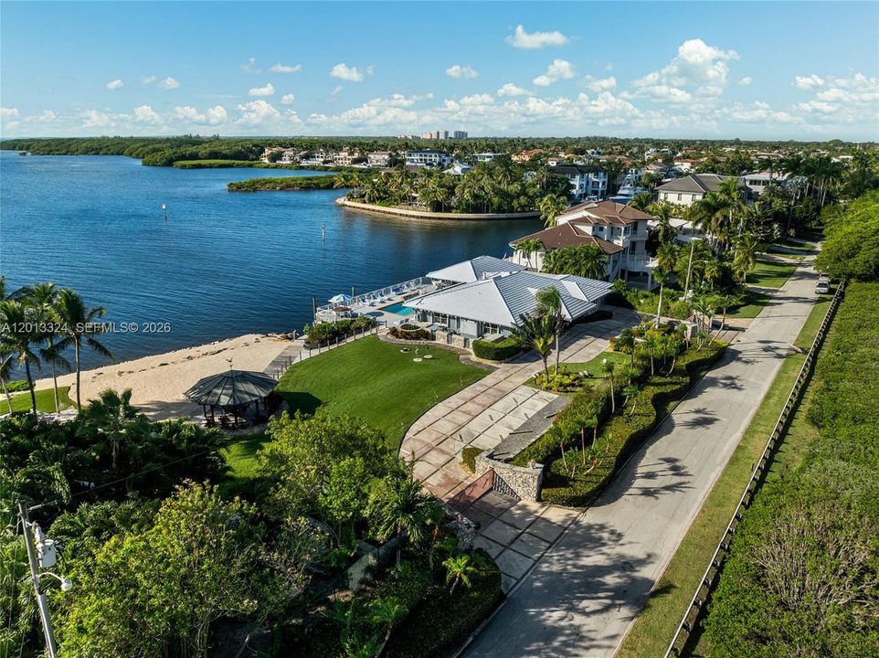 На продажу: $19,800,000 (0.73 acres)