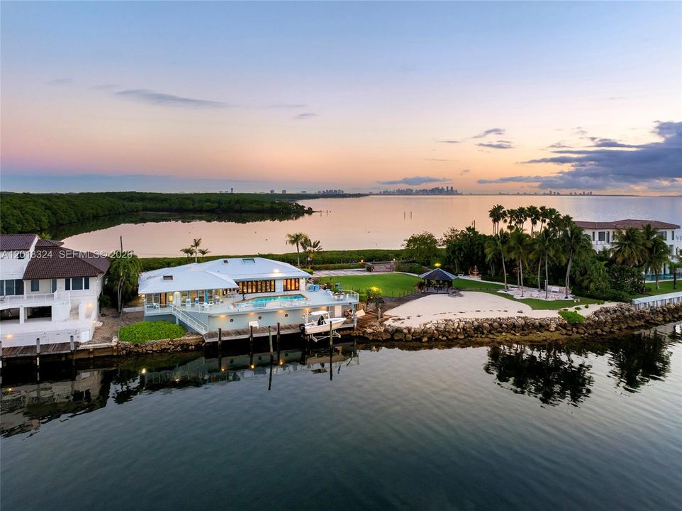 На продажу: $19,800,000 (0.73 acres)