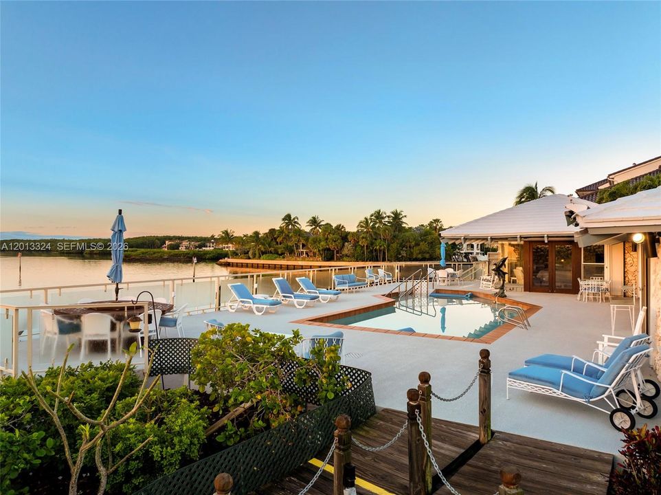 На продажу: $19,800,000 (0.73 acres)