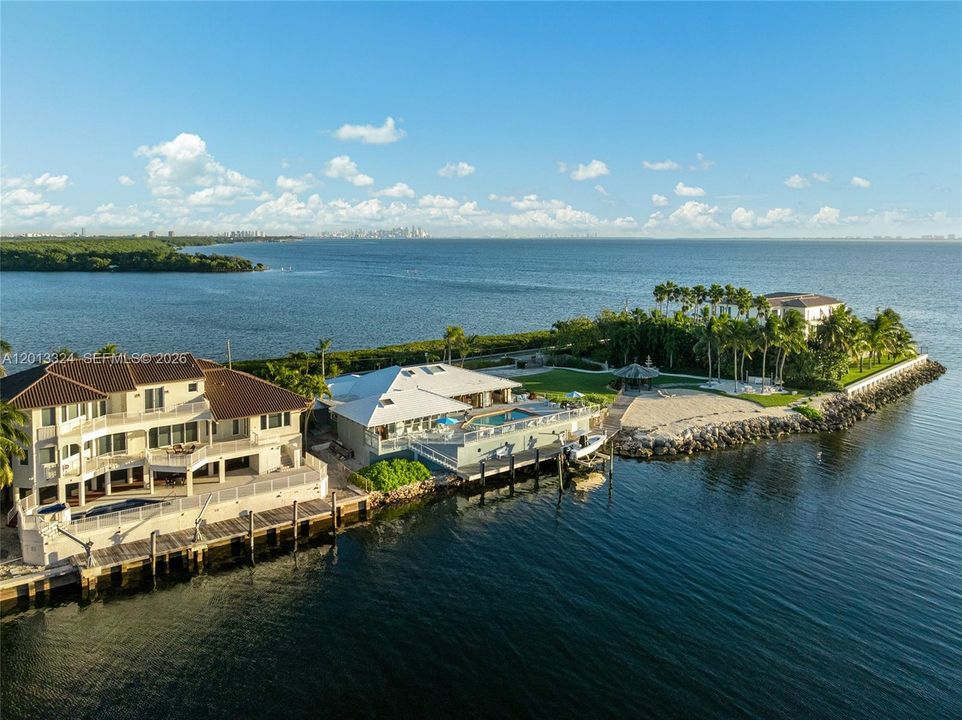 На продажу: $19,800,000 (0.73 acres)