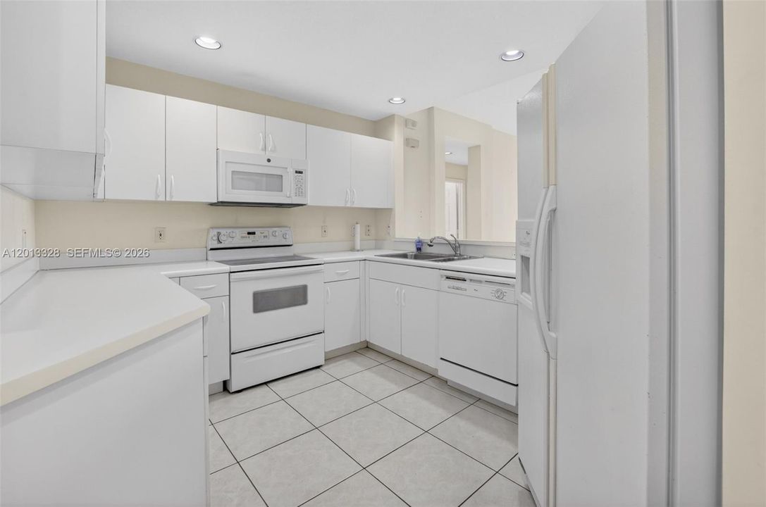For Sale: $275,000 (3 beds, 2 baths, 1600 Square Feet)