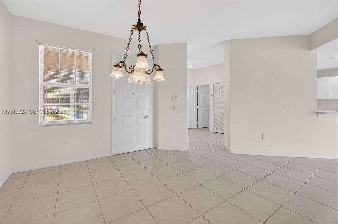 For Sale: $275,000 (3 beds, 2 baths, 1600 Square Feet)