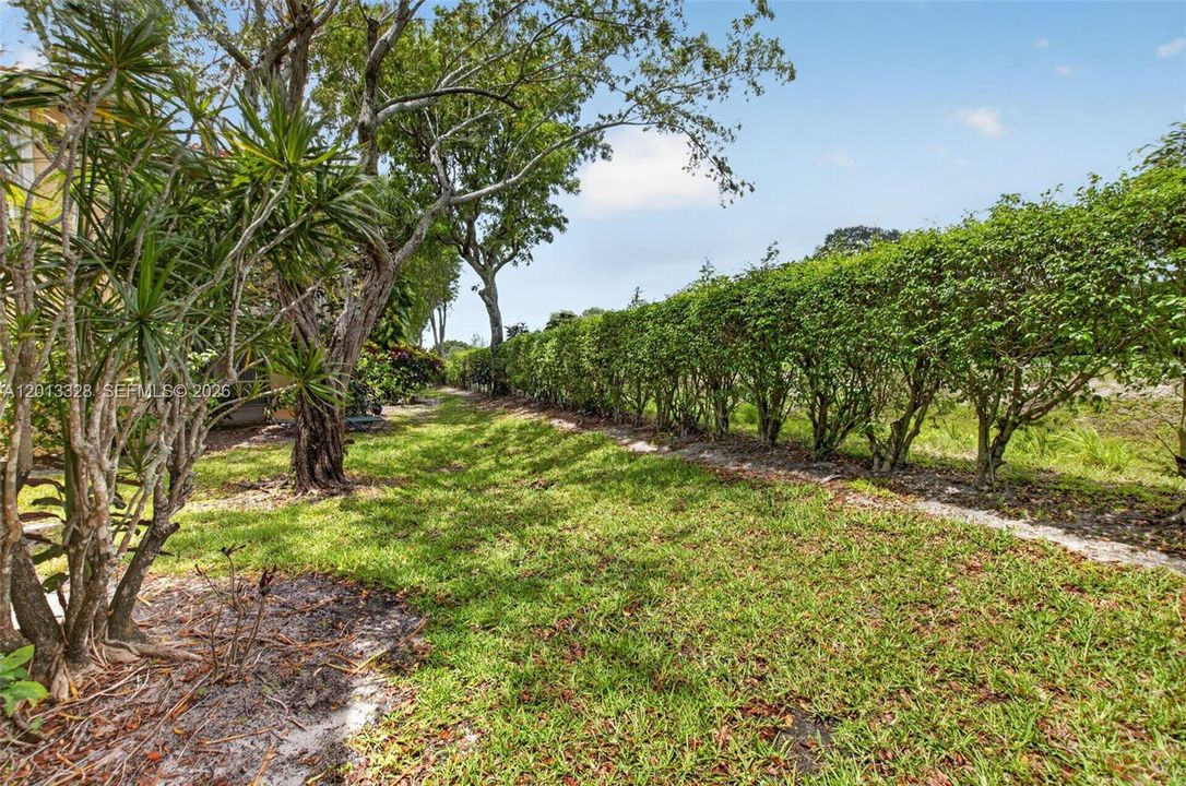 For Sale: $275,000 (3 beds, 2 baths, 1600 Square Feet)