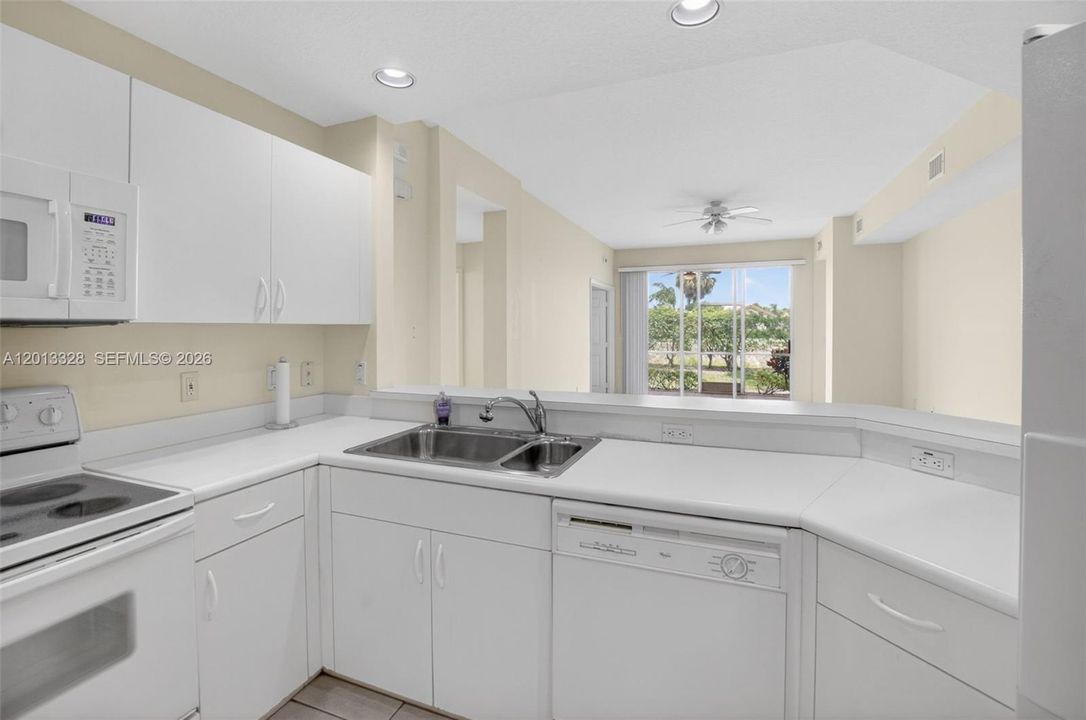 For Sale: $275,000 (3 beds, 2 baths, 1600 Square Feet)