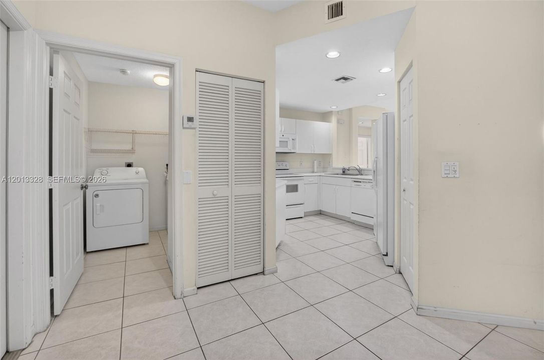 For Sale: $275,000 (3 beds, 2 baths, 1600 Square Feet)