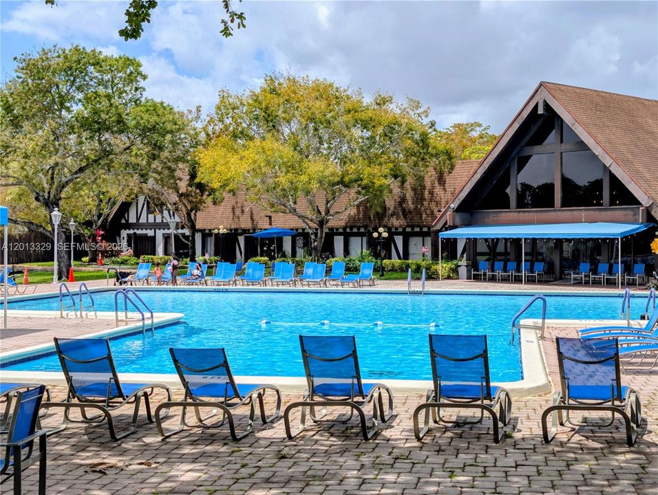 For Sale: $134,000 (1 beds, 1 baths, 800 Square Feet)