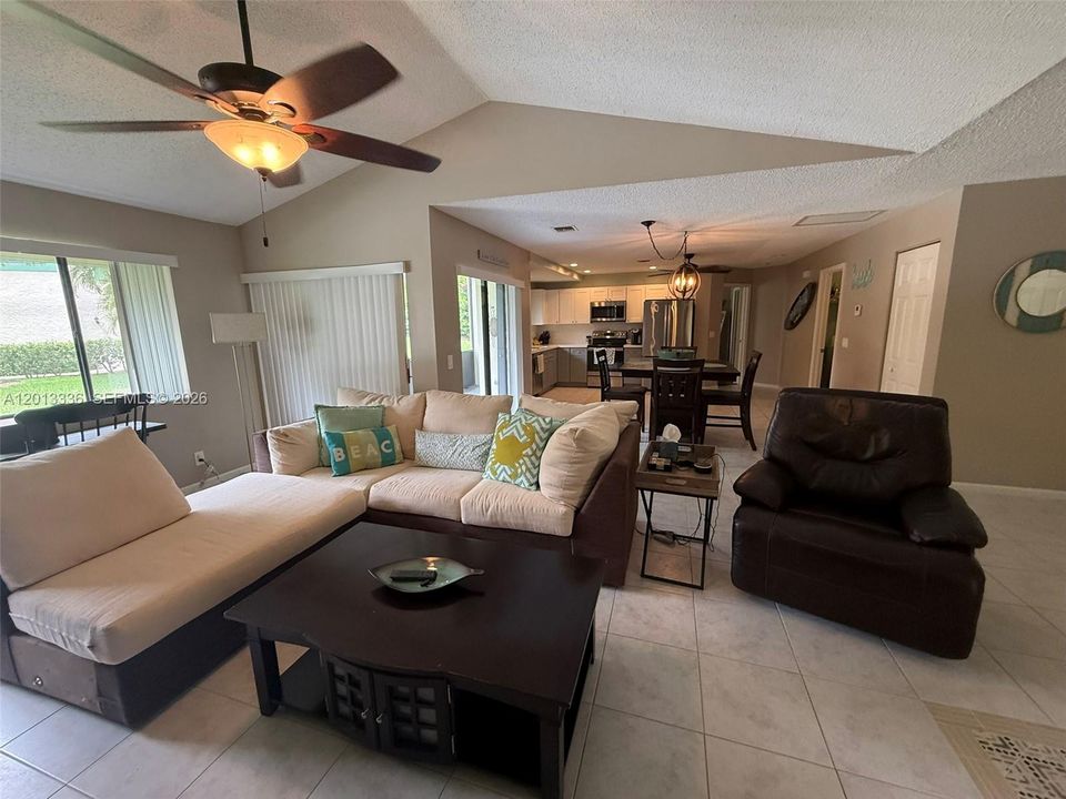For Sale: $420,000 (2 beds, 2 baths, 1400 Square Feet)