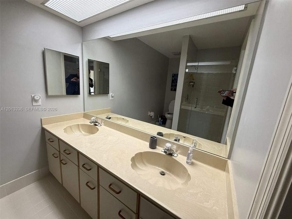 For Sale: $420,000 (2 beds, 2 baths, 1400 Square Feet)