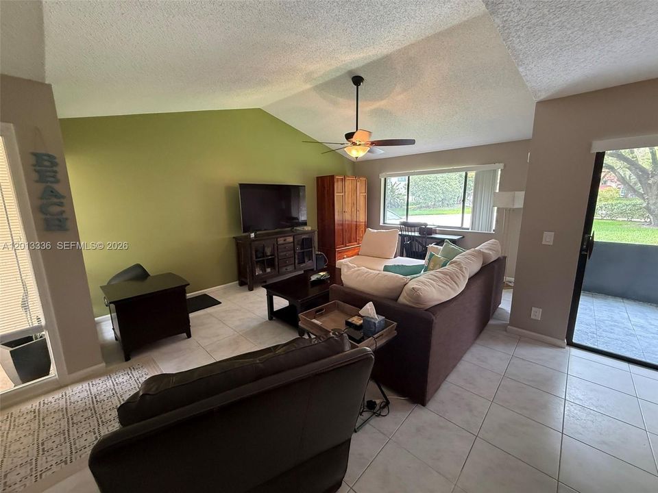 For Sale: $420,000 (2 beds, 2 baths, 1400 Square Feet)