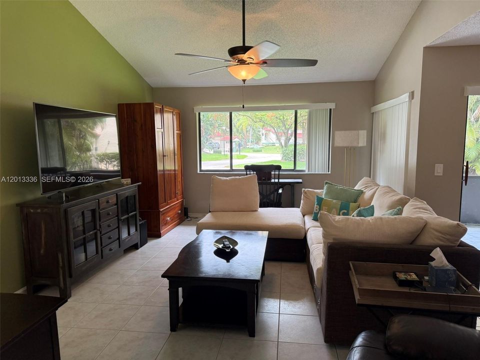 For Sale: $420,000 (2 beds, 2 baths, 1400 Square Feet)