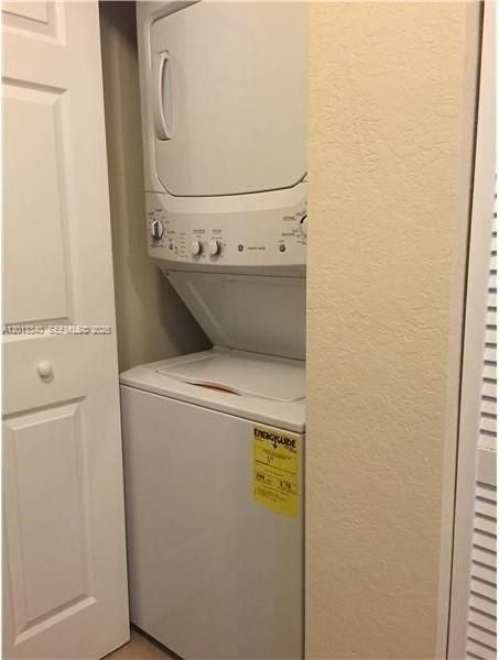 En Renta: $1,500 (0 camas, 1 baños, 2312 Pies cuadrados)