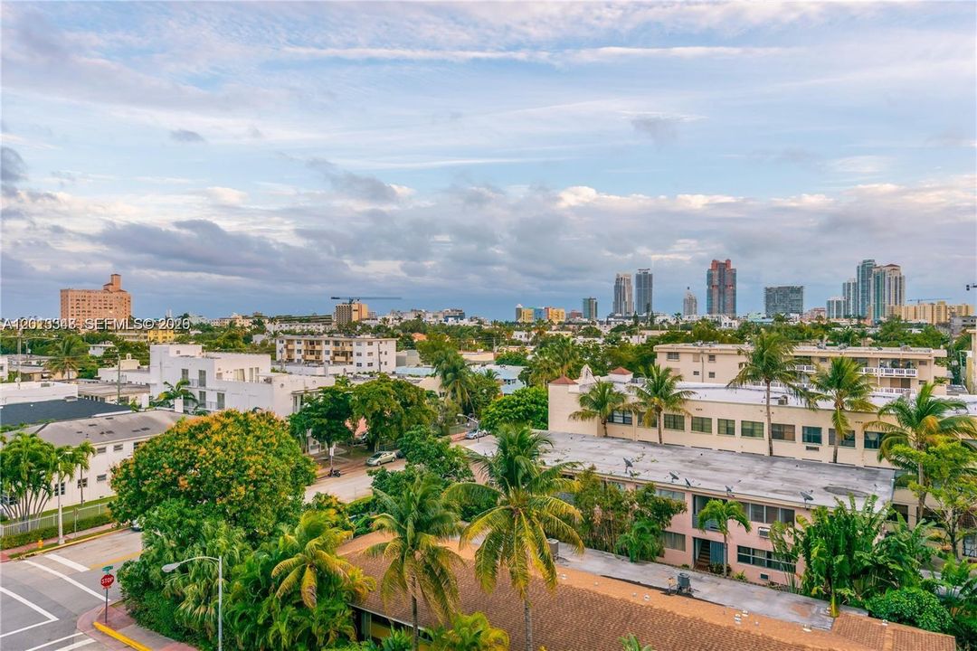 Active With Contract: $375,000 (1 beds, 1 baths, 823 Square Feet)