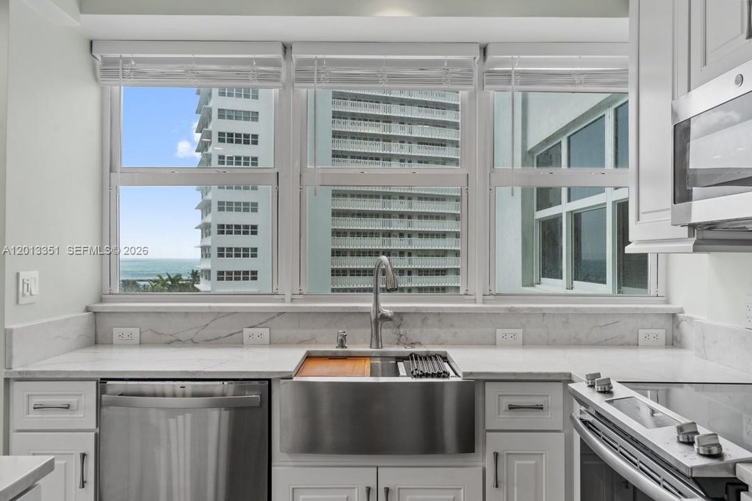 For Sale: $578,000 (2 beds, 2 baths, 1185 Square Feet)