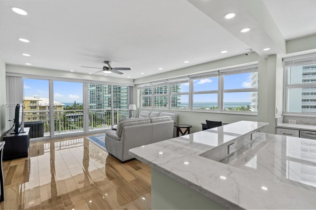 For Sale: $578,000 (2 beds, 2 baths, 1185 Square Feet)