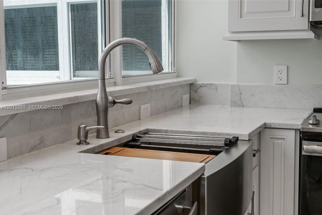 For Sale: $578,000 (2 beds, 2 baths, 1185 Square Feet)