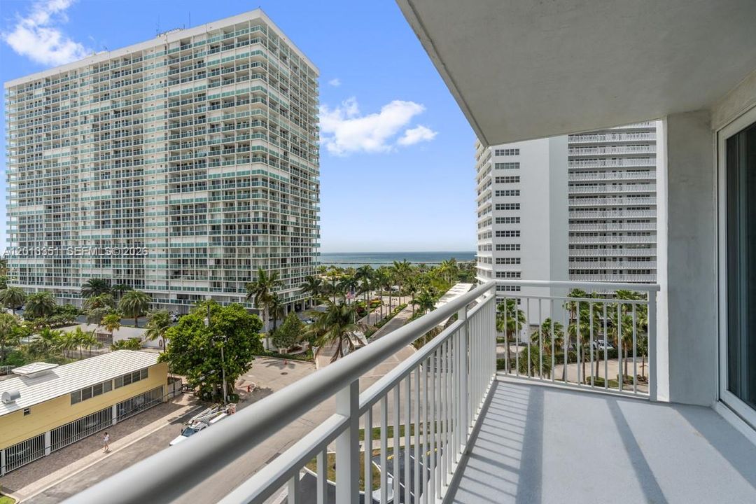 For Sale: $578,000 (2 beds, 2 baths, 1185 Square Feet)